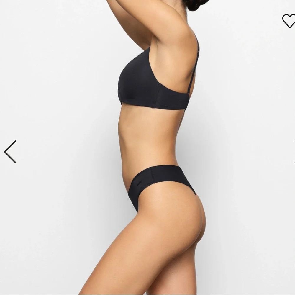 SKIMS Black Bra - Picture 2 of 9